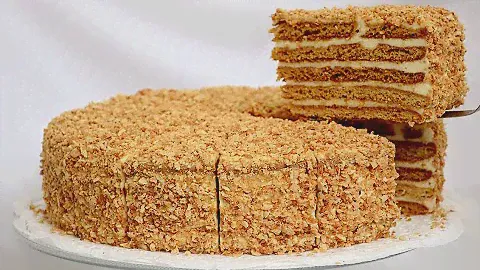 Как покрыть бока торта крошкой. Лайфхак