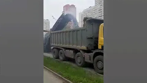 Свежая асфальтная крошка из под фрезы