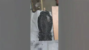 памятник из гранатового амфиболита. резка по камню. stone carving.