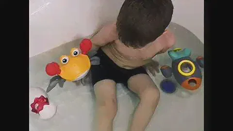 Игрушки для ванной. Игры в воде. Любим купаться и мыться)